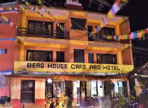 Gedung tempat guest house berlokasi