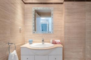Zdjęcie z galerii obiektu Vista Africa Beach Apartment by Dahlia Group w mieście Estepona