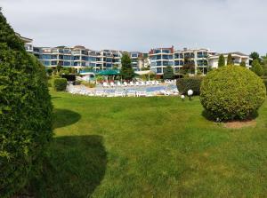 Swimmingpoolen hos eller tæt på Riviera Complex 6