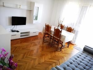 TV a/nebo společenská místnost v ubytování Naomi's Sunshine