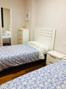 Cama o camas de una habitación en Apartamentos San Froilan