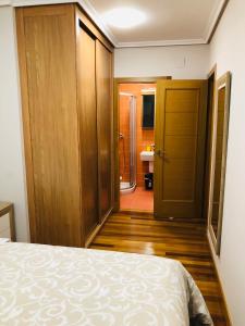 Cama o camas de una habitación en Apartamentos San Froilan