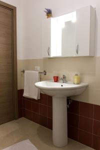 Vonios kambarys apgyvendinimo įstaigoje Il Cortile della Giara