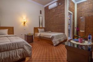 เตียงในห้องที่ Maher House Borobudur