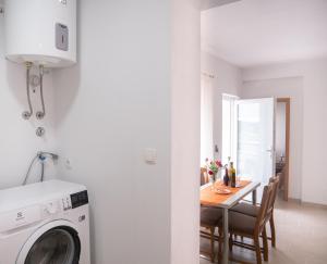 Kuchyňa alebo kuchynka v ubytovaní Apartments Tri Mora