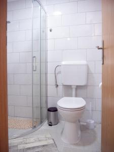 Kúpeľňa v ubytovaní Apartments Tri Mora