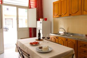 Virtuvė arba virtuvėlė apgyvendinimo įstaigoje Il Cortile della Giara