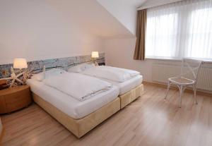 Postel nebo postele na pokoji v ubytování Hotel Villa Granitz
