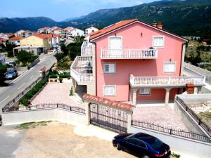 Výhľad na hory alebo výhľad na hory priamo z apartmánu