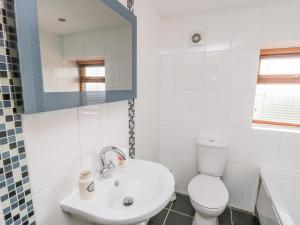 a bathroom with a white toilet and a sink at Moscow Mews in Bradford