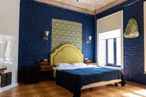 Кровать или кровати в номере Metropolis Hotel