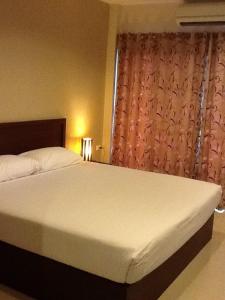 A bed or beds in a room at Kong Garden View Resort Chiang Rai