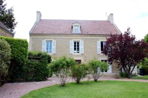 a large brick house with a red roof at Safranière de la Venelle du Moulin in Jort