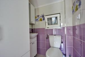 Ένα μπάνιο στο Charming Luxury Villa +61 φωτογραφίες