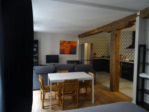 a kitchen and living room with a table and chairs at Loft 7calles, Casco Viejo. Bio in Bilbao
