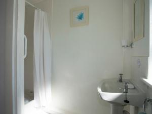 Ένα μπάνιο στο 17 Victoria Terrace - Perthi +19 φωτογραφίες