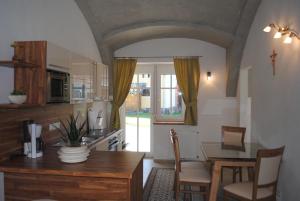 Kuchyň nebo kuchyňský kout v ubytování Gartler's Appartements