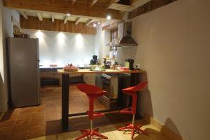 Η κουζίνα ή μικρή κουζίνα στο Impasse du Boeuf +28 φωτογραφίες