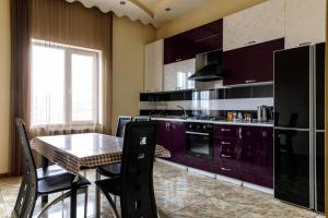 Η κουζίνα ή μικρή κουζίνα στο Large 5 bedroom VIP Villa 2