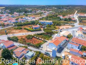 Ett flygfoto av Residencia Quinta do Poço Guesthouse