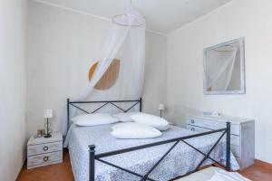 Letto o letti in una camera di Sea's paradise near the sandy beach, parking & wifi