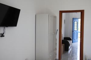 A television and/or entertainment centre at Kalypso Apartments