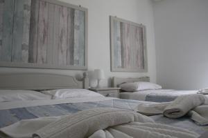 A bed or beds in a room at Kalypso Apartments