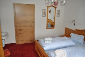 Postel nebo postele na pokoji v ubytování Haus Tina