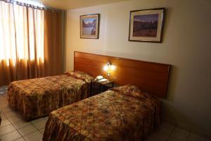 Un pat sau paturi într-o cameră la Hotel Santa Maria