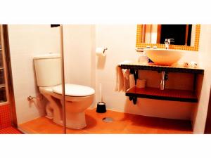 a bathroom with a toilet and a sink at La Posada de Quijada in Granada