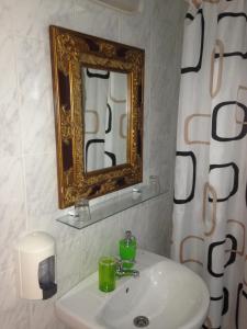 a bathroom with a sink and a mirror at El Artista in Villajoyosa