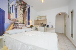 Ένα ή περισσότερα κρεβάτια σε δωμάτιο στο simos luxury apartments