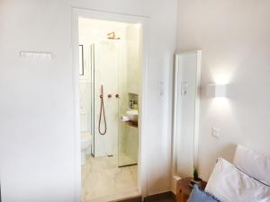 Koupelna v ubytování Loukia Studios & Suites
