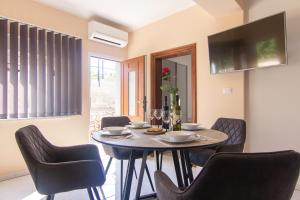 a dining room with a table and chairs at Apartments Edi & Tea in Malinska