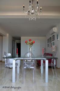 a dining room with a glass table and chairs at AMAZING FRONTAL BEACH APARTMENT #Traveller's Awards2023 in Cádiz