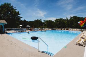 Bazén v ubytování Rainbow Mountain Resort - LGBTQ Friendly nebo v jeho okolí