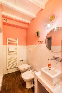 Kúpeľňa v ubytovaní Historic Center apartment - Next to the river, all attractions - By LikeHomeFlorence