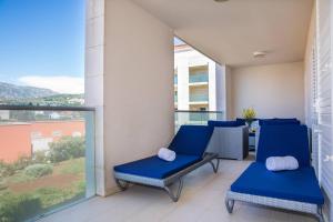 Posedenie v ubytovaní Beachfront Luxury Complex 2BD Sunset Apartment