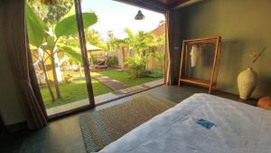 Rúm í herbergi á Coco Garden Pool Villas
