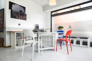 an office with a white desk and chairs at Bed and Breakfast Porto Flavia in Iglesias