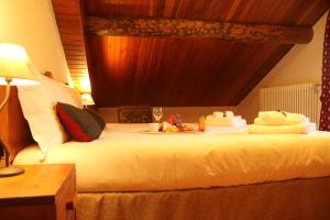 Postel nebo postele na pokoji v ubytování Hotel Roseg