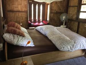 Una cama o camas en una habitación de Sang Tong Huts