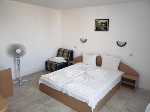 Postel nebo postele na pokoji v ubytování Guest House Evtimov