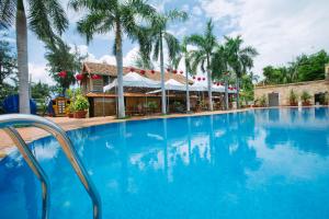 The swimming pool at or close to New Wave Vung Tau Hotel