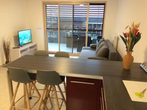 TV a/nebo společenská místnost v ubytování Appartement à quelques minutes du lac d’Annecy - Saint-Jorioz