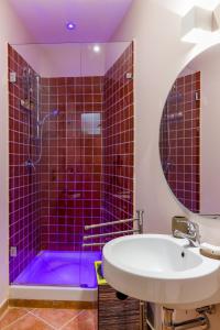 A bathroom at Bed&Book