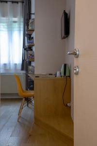 A television and/or entertainment centre at Bed&Book