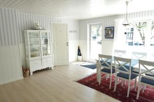 a dining room with a table and chairs in a room at Lillelund bed and breakfast in Silkeborg
