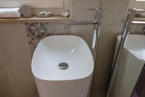 A bathroom at Bed&Book