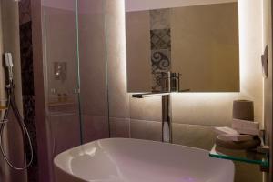 A bathroom at Bed&Book